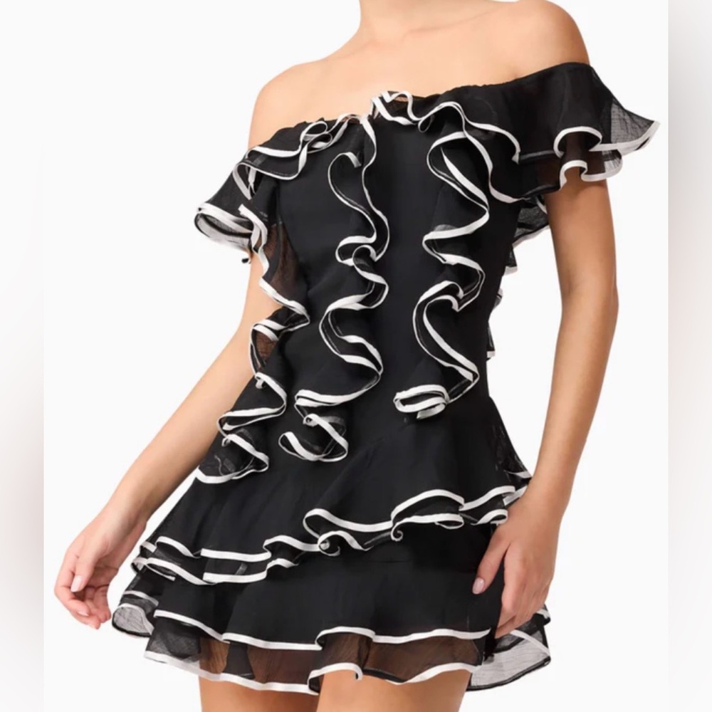 Elliatt Melissa Tiered Mini Dress in Black
Size: XS